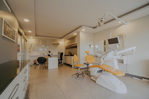 DİŞ HEKİMİ OKTAY AYKUT ENGÜR | DENTAL SMILE ANTALYA