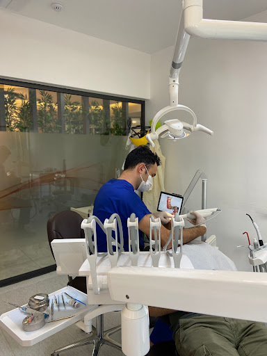 Dr. Dt. Ahmet Çalışkan - Protez Uzmanı - Protetik Diş Tedavisi - Kocaeli Gülüş Tasarımı